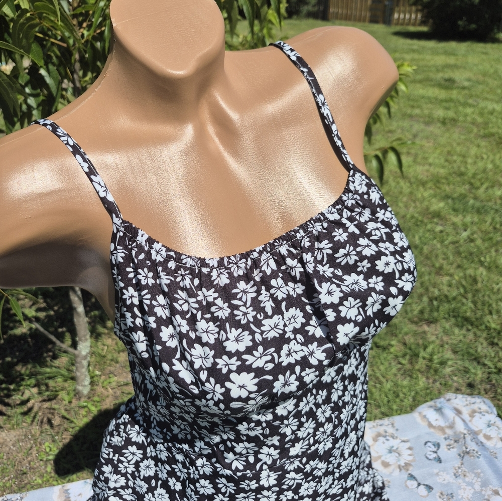 Black and White Floral Dress LOOK AT THE BACK OF THIS ONE! - Picture 4 of 14